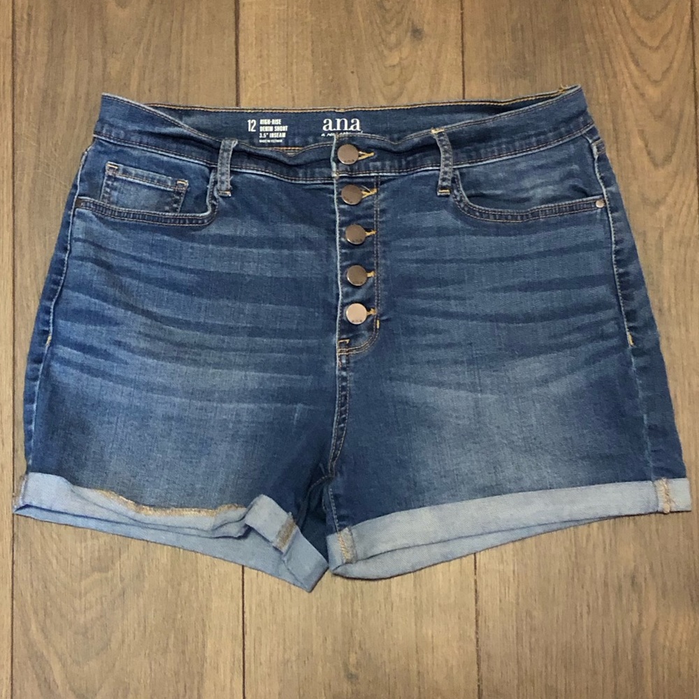 NWOT A.N.A. Button fly shorts